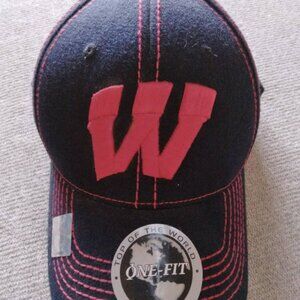 Wisconsin Badgers Top of The World One Fit Stretch Cap Hat Black/Red- M/L